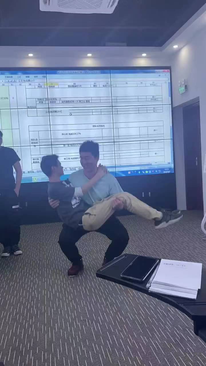 天清佳远运营中心|业务部5月份第一周总结小会g